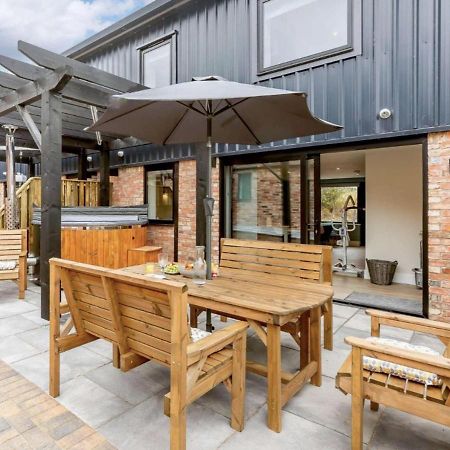 Fawn Cottage Disabled Adapted 3 Bedroom Hot Tub Coughton Kültér fotó